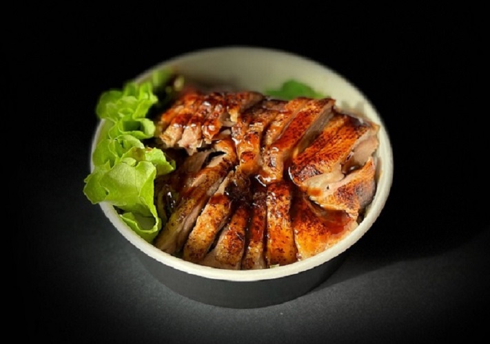 Sur place et la livraison midi et soir!